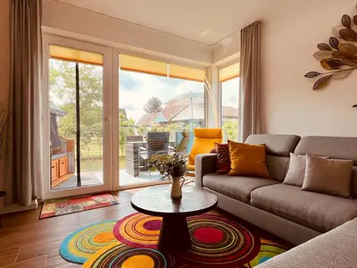 Wohnbereich mit Blick zur Terrasse