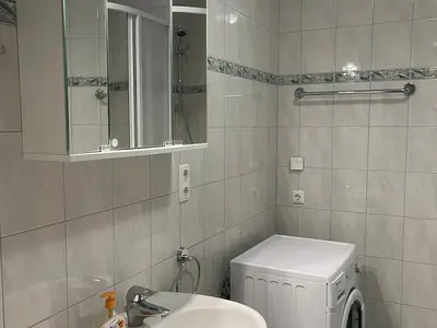 Badezimmer mit Waschmaschine