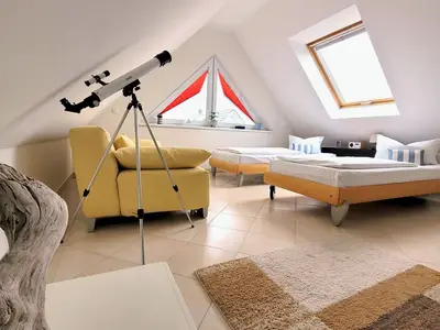 Schlafzimmer mit zwei Betten / Studio
