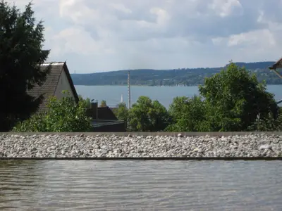 Aussicht über die Wasserfläche hinweg