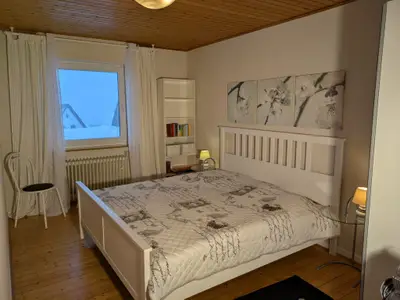 Schlafzimmer 1