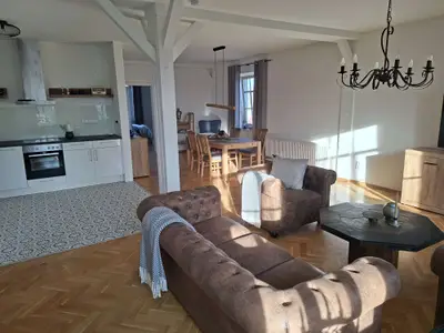 Wohnzimmer mit Küche