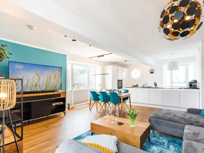 Wohnzimmer: Schlafsofa, TV