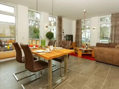 Wohn-Essbereich mit Esstisch