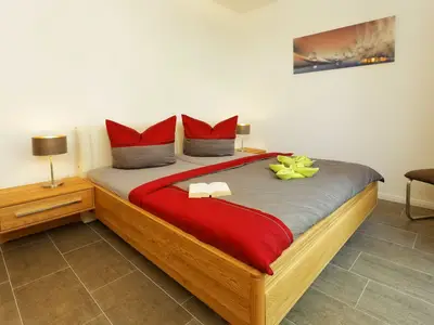 Schlafzimmer mit Doppelbett