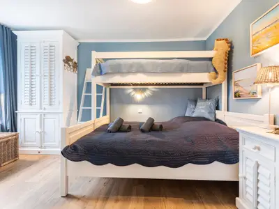 Schlafzimmer 2: Etagenbett (unten:160x200 / oben:90x200)