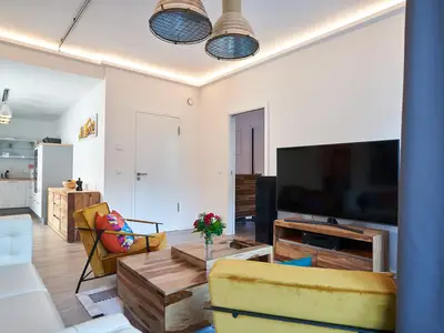 Wohn- /Essbereich: Sofa, Sitzbereich, Essbereich, TV