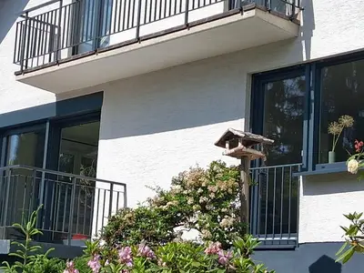 Sonnenseite Terrasse und Balkon