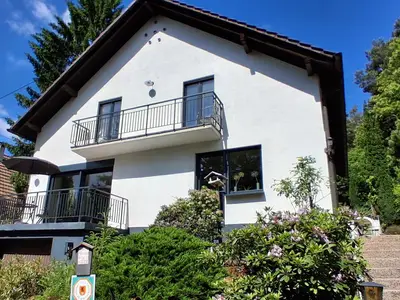 Treppenaufgang zu den Wohnungen