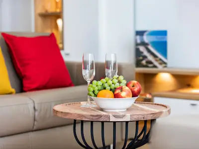 Wohn/Essbereich: Sofa, Sitzbereich, Essbereich, Smart-TV mit Internet, Zugang zur Terrasse