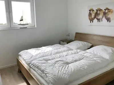 Schlafzimmer mit Doppelbett