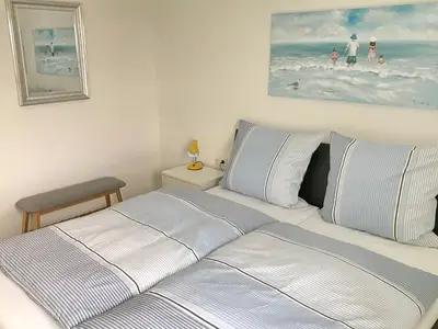 Schlafzimmer mit Doppelbett