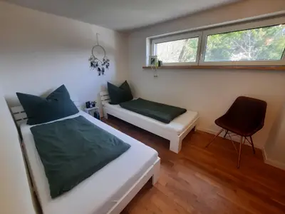 Schlafzimmer mit 2 Einzelbetten
