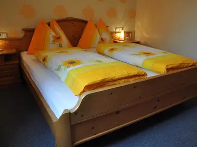 Schlafzimmer 1
