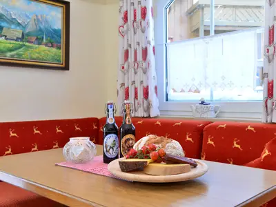 Enzian_Alpenrose_Brotzeit