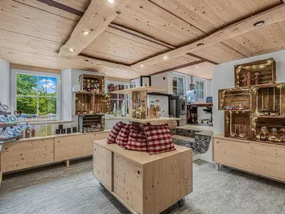 Chalet_Hirschbach_Hofladen 02komp*