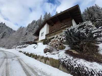 Feines Alpennest im Winter