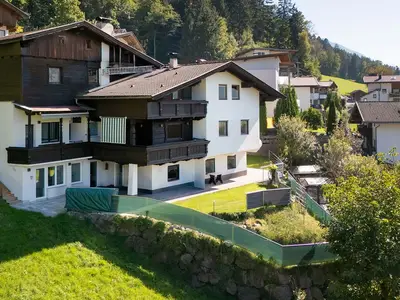 Apart_Sunnseitn_Bruck_am_Ziller-Hausansicht Sommer