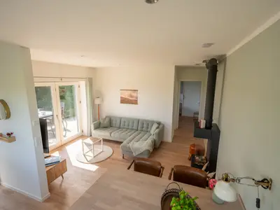 Grüne Weide Sofa und Kamin