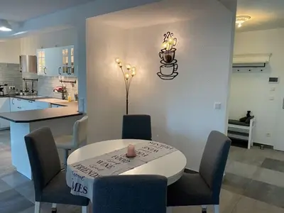 Sonnenbergs Quartier-Essbereich und Küche