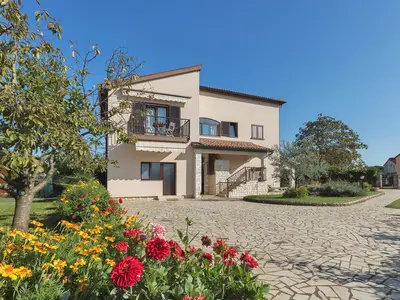 Ferienwohnung für 8 Personen (135 m²) in Valbandon 1/10