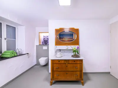 Modernes Bad mit liebevollen Details