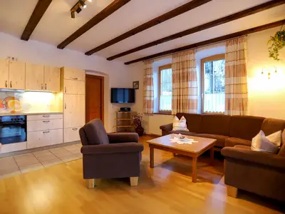 Gemütliche Sofaecke in der Wohnküche Fewo 1