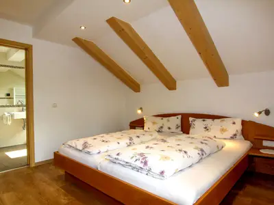 Schlafzimmer 1 mit Doppelbett