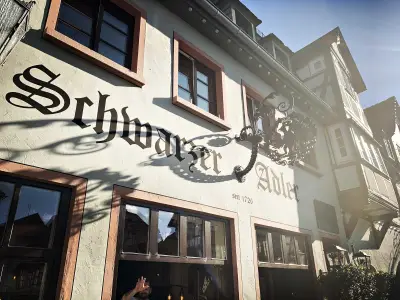 Schwarzer Adler- Hausansicht