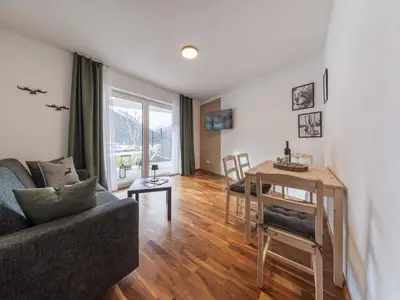 Wohnzimmer mit Terrasse- und Panoramablick