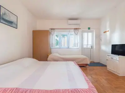 Ferienwohnung für 2 Personen (24 m²) in Lokva Rogoznica 6/10