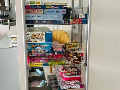 Spieleschrank