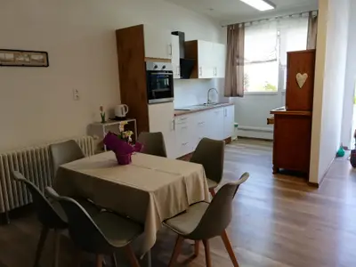 Ferienwohnung Gudi-Essbereich und Küche