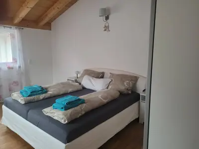 Schlafzimmer 1