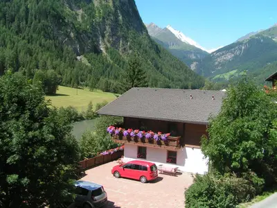Ferienhaus_Bergsee_im_Sommer