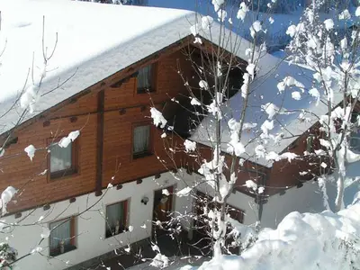 Bergsee Winteridylle