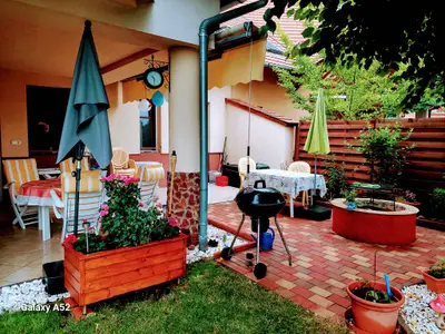 Ferienwohnung für 8 Personen (100 m²) in Balatonlelle 2/10