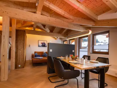 Wohnbereich Ferienwohnung Himmel, Zirbe & Gebirge