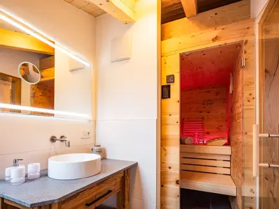 Badezimmer & Sauna Ferienwohnung Himmel, Zirbe & Gebirge