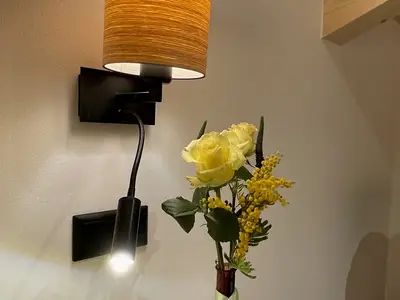 Nachttischlampe mit Leselampe