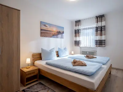 Schlafzimmer mit Doppelbett