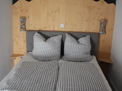 Schlafzimmer mit Boxspringbett 1,60x2m