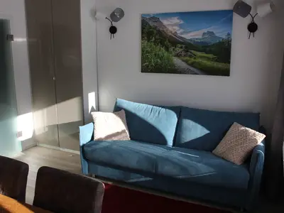 Wohnbereich mit großem Schrank