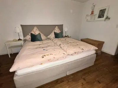 Schlafzimmer 1