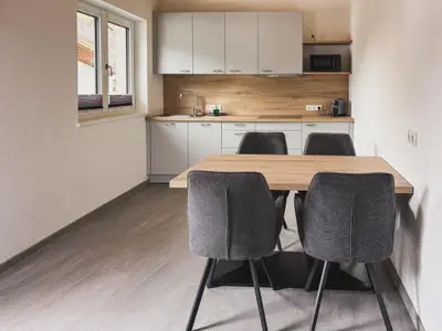 Vollausgestattete Küche mit Essecke