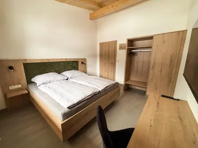 Schlafzimmer 1