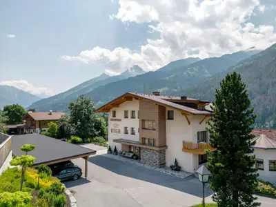 Hausansicht Einfahrt