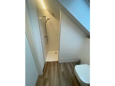 Badezimmer mit Dusche