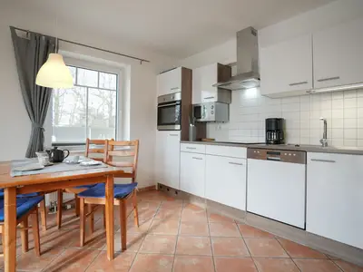 Genießen Sie das Kochen in dieser stilvollen, modernen Küche.