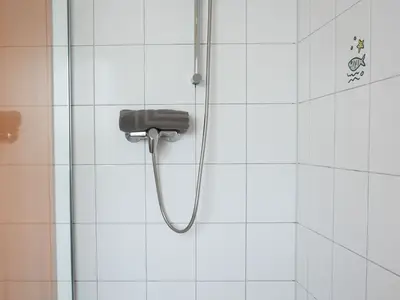 Genießen Sie entspannende Duschen in diesem modernen Badezimmer!